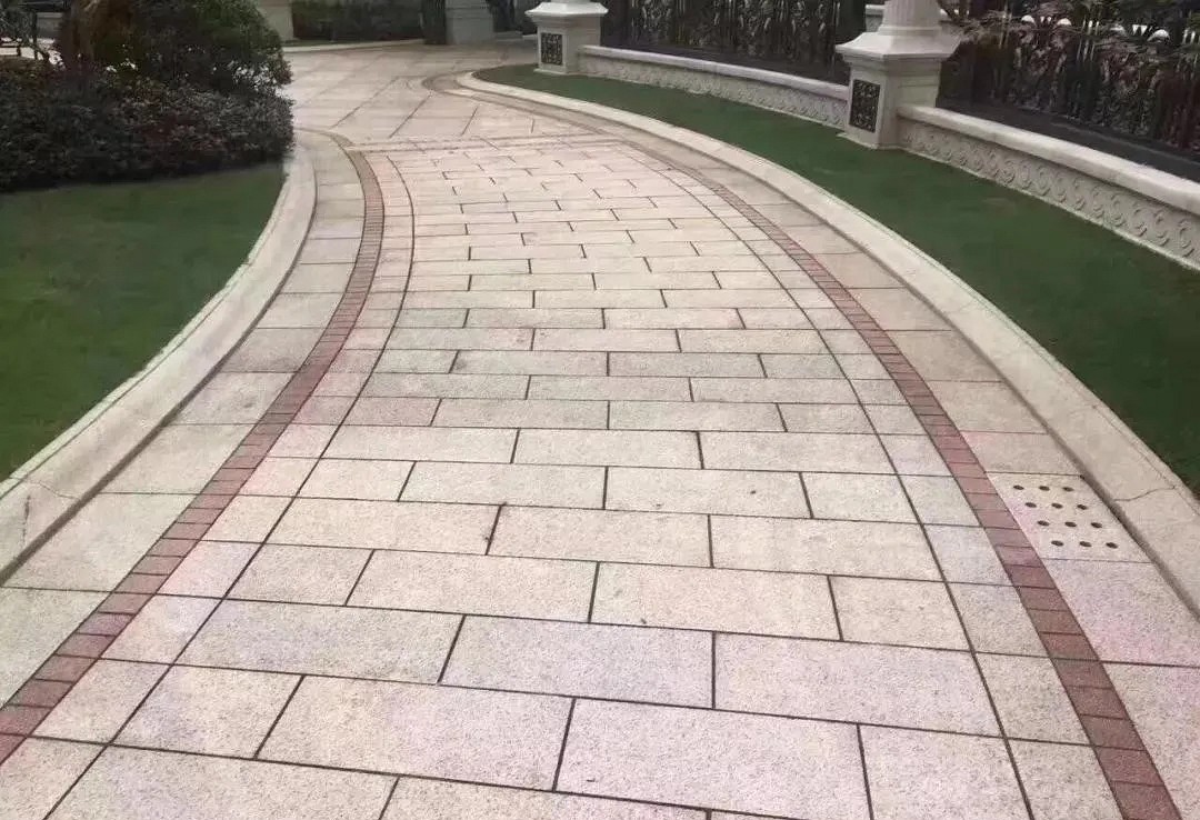 銹石花崗巖,一種低調(diào)內(nèi)斂的石材