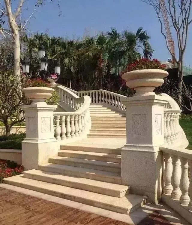 銹石花崗巖,一種低調(diào)內(nèi)斂的石材