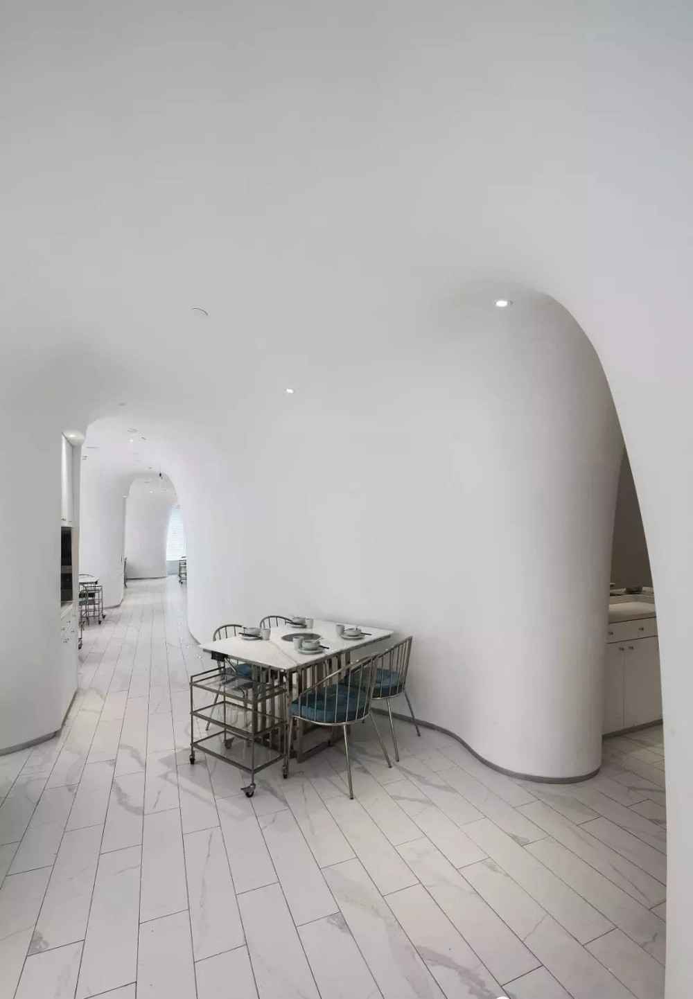 欣賞爵士白大理石裝飾的上海火鍋店餐廳