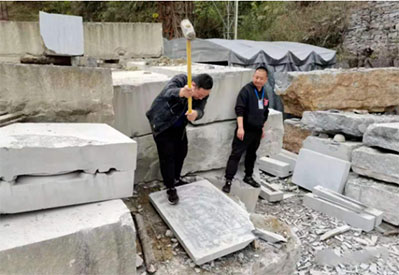 云南省昭通市鹽津縣非法打碑造墓!一石材廠制作墓碑被依法銷毀 鹽津縣石材廠制作墓碑被依法銷毀