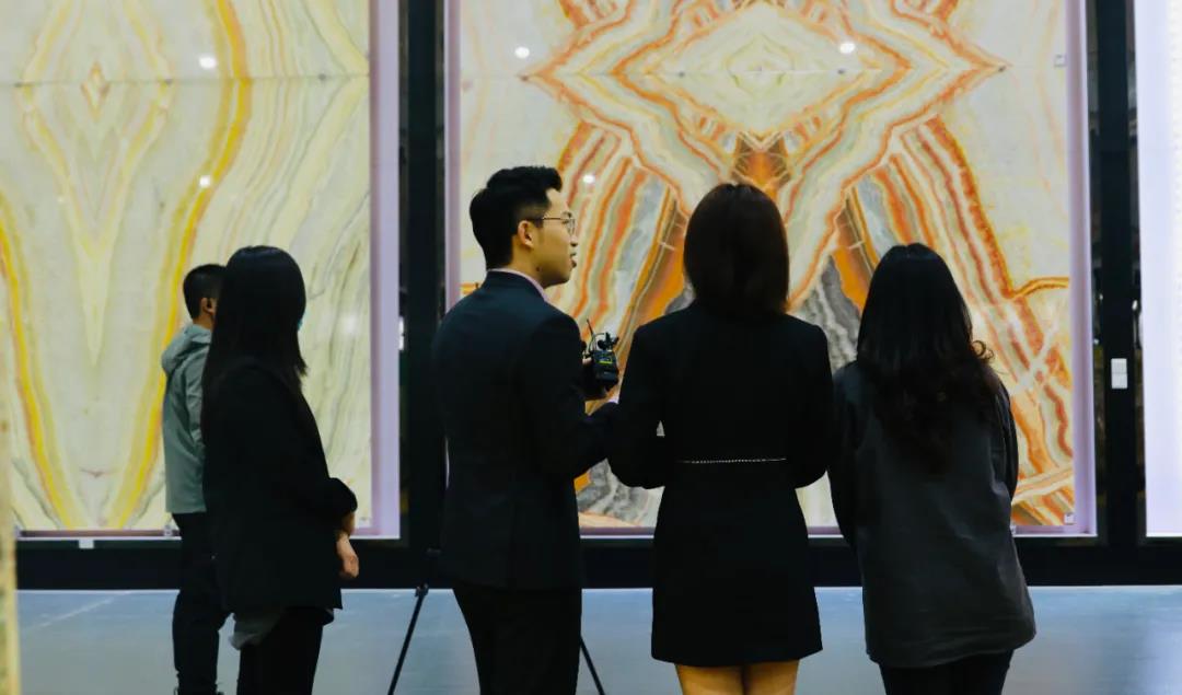 大開眼界!石尚路 我們帶你走進(jìn)水頭鵬翔石材城宏星玉石館直播玉石古典美