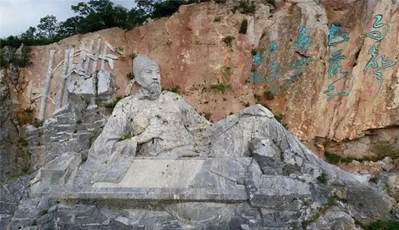 湖北“變廢為寶”,花2.5億改廢棄采石場,建成我國最大山體雕像,當(dāng)?shù)厝耍汉苡幸饬x