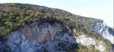 湖北“變廢為寶”,花2.5億改廢棄采石場,建成我國最大山體雕像,當(dāng)?shù)厝耍汉苡幸饬x