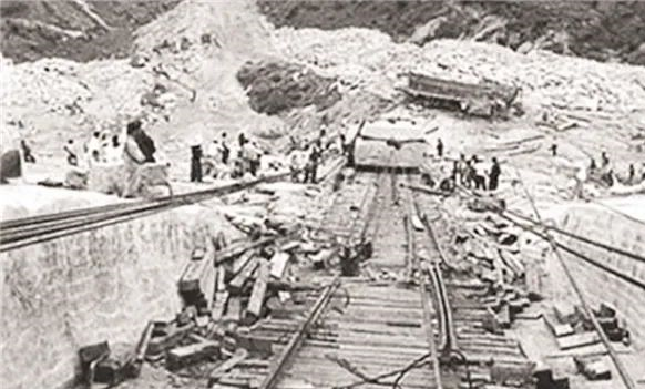 67年前,94噸的人民英雄紀(jì)念碑碑心石,是怎么從山東運(yùn)到北京的,有多難?