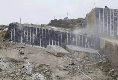 四川黑石產地興文縣工商聯走訪調研興文縣福尚石材有限公司