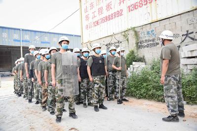 重拳出擊!南安市石井鎮開展石材企業污染整治行動,對三無石材廠機臺進行破壞處理