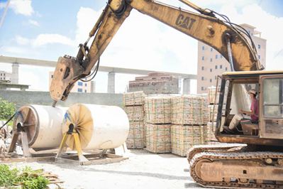 重拳出擊!南安市石井鎮開展石材企業污染整治行動,對三無石材廠機臺進行破壞處理