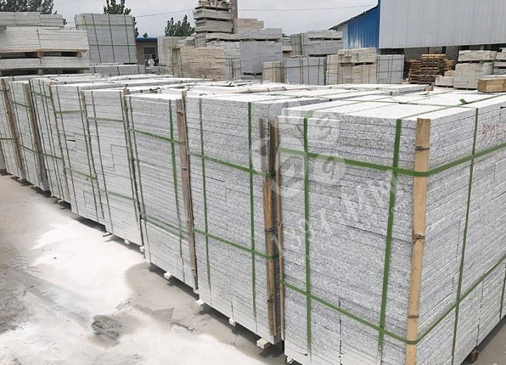 【南陽金泰石業(yè)】主營河南黃金麻、河南黃銹石方城芝麻白花崗巖園林工程配套用石