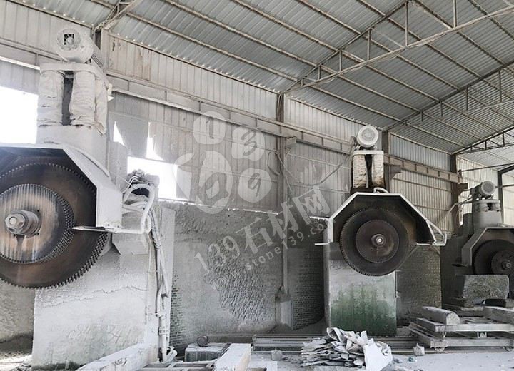 【南陽金泰石業(yè)】主營河南黃金麻、河南黃銹石方城芝麻白花崗巖園林工程配套用石