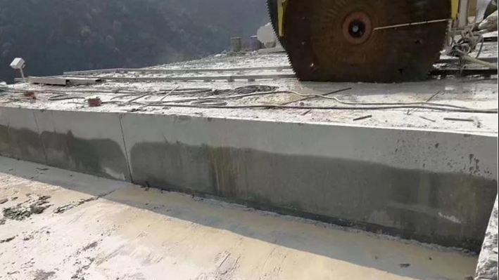 廣西青石桂林龍勝縣輝綠巖石材礦山及超大荒料欣賞!