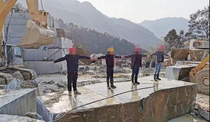 廣西青石桂林龍勝縣輝綠巖石材礦山及超大荒料欣賞!