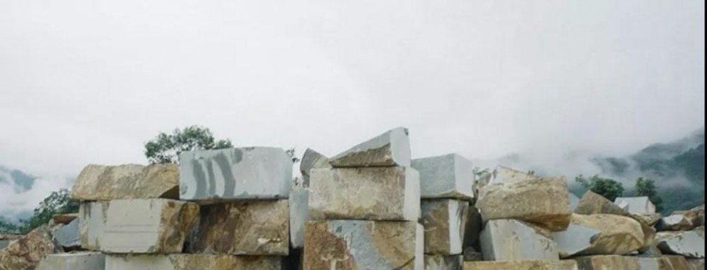 廣西青石桂林龍勝縣輝綠巖石材礦山及超大荒料欣賞!