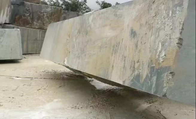 廣西青石桂林龍勝縣輝綠巖石材礦山及超大荒料欣賞!