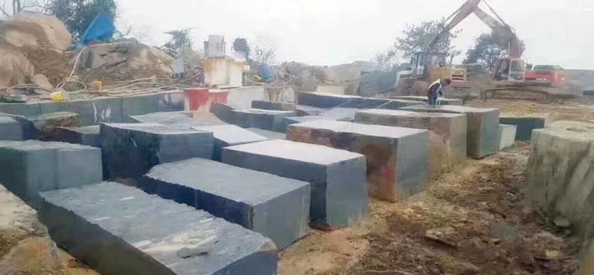 廣西青石桂林龍勝縣輝綠巖石材礦山及超大荒料欣賞!