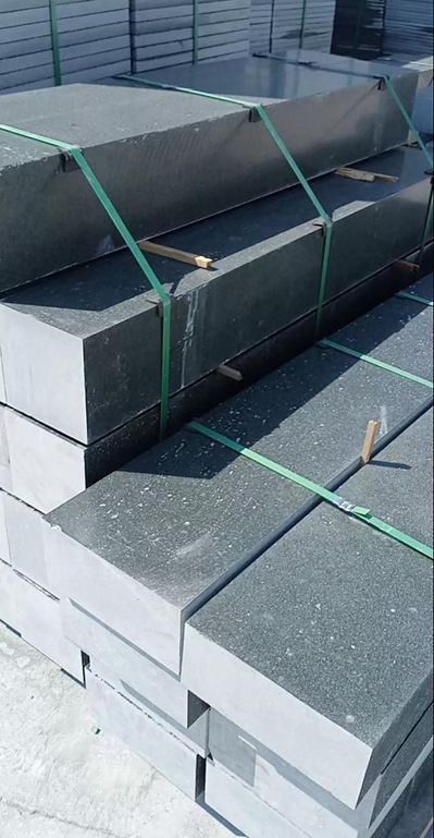 廣西青石桂林龍勝縣輝綠巖石材礦山及超大荒料欣賞!