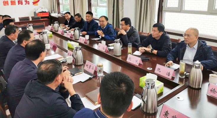 考察幾大知名花崗巖產(chǎn)區(qū)，把中部（麻城）石材產(chǎn)業(yè)園建成中國臨礦產(chǎn)業(yè)集群標(biāo)桿園區(qū)達(dá)成共識(shí)