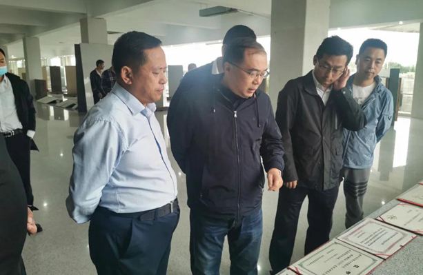 考察幾大知名花崗巖產(chǎn)區(qū)，把中部（麻城）石材產(chǎn)業(yè)園建成中國臨礦產(chǎn)業(yè)集群標(biāo)桿園區(qū)達(dá)成共識(shí)