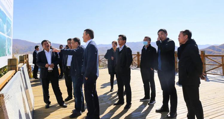 考察幾大知名花崗巖產(chǎn)區(qū)，把中部（麻城）石材產(chǎn)業(yè)園建成中國臨礦產(chǎn)業(yè)集群標(biāo)桿園區(qū)達(dá)成共識(shí)