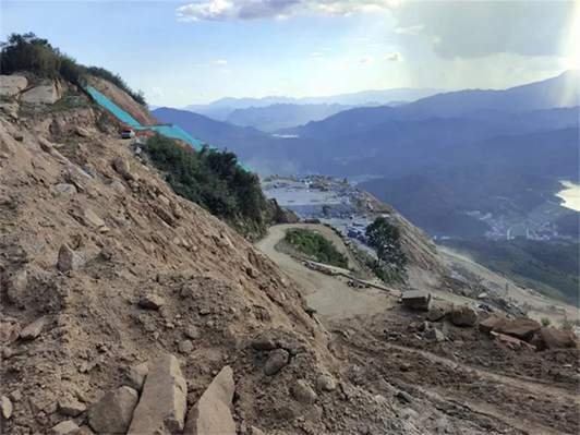 鐘山縣（廣西芝麻黑產地）警方成功偵破！擅自占用林地開采花崗巖石材案件