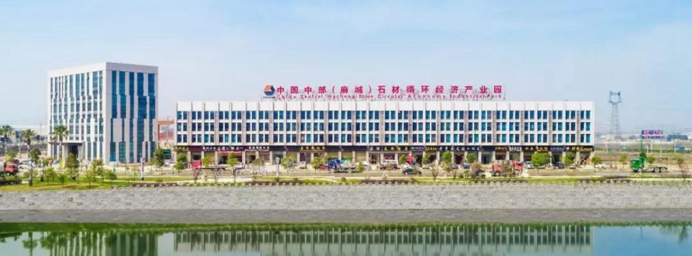 湖北麻城石材礦山資源可開采一百年以上，芝麻白色差小受房產青睞