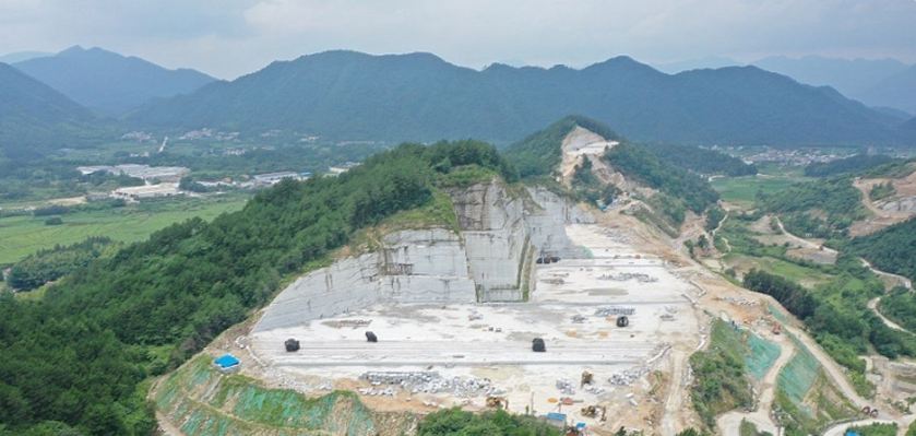 安徽芝麻灰石材產(chǎn)地旌德縣花崗巖礦山及灰麻石材欣賞!