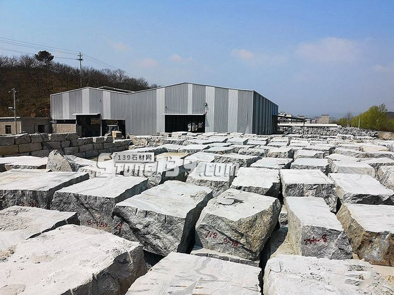 【羅田縣華宇石材】經(jīng)營湖北浪淘沙、芝麻灰、芝麻白花崗巖系列產(chǎn)品