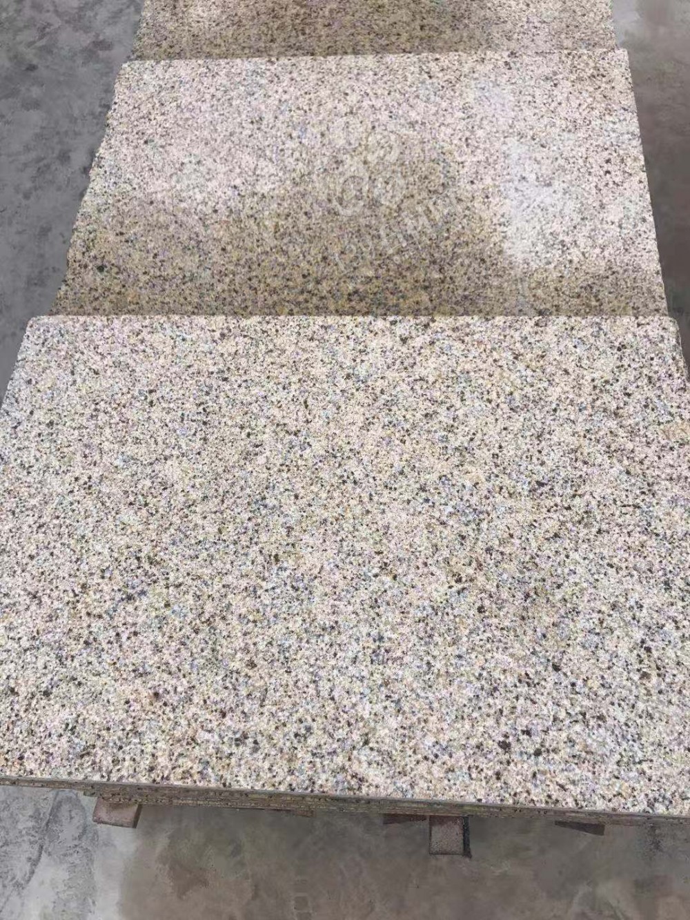 江西金黃色花崗巖產品系列(新卡麥、菊花黃、黃銹石、黃金麻)介紹