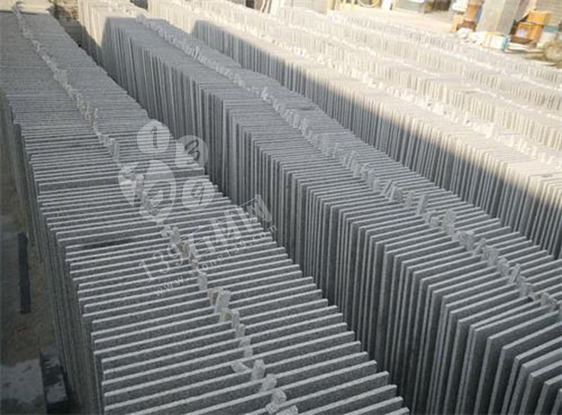 麻城張順利石材廠主要經營湖北芝麻白、芙蓉白環境石,地鋪石,路延石,小方石