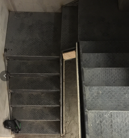 石材裝飾樓梯,選混凝土結(jié)構(gòu)還是鋼結(jié)構(gòu)?那種更好? 石材樓梯的結(jié)構(gòu)選擇 混凝土和鋼結(jié)構(gòu)