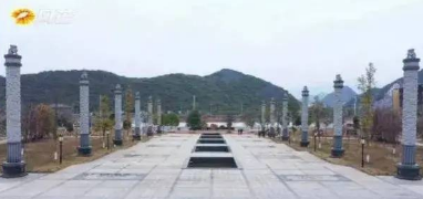 縣委書(shū)記不顧縣情,12根大理石柱耗資1200萬(wàn) 大理石龍柱