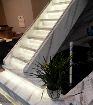 石材樓梯燈帶常見的做法及其注意要點 石材樓梯燈光效果