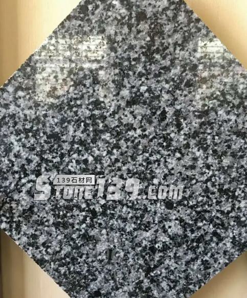 三款偏藍色的芝麻黑花崗巖介紹(老礦芝麻黑、小藍寶、藍水晶) 藍色的芝麻黑花崗巖