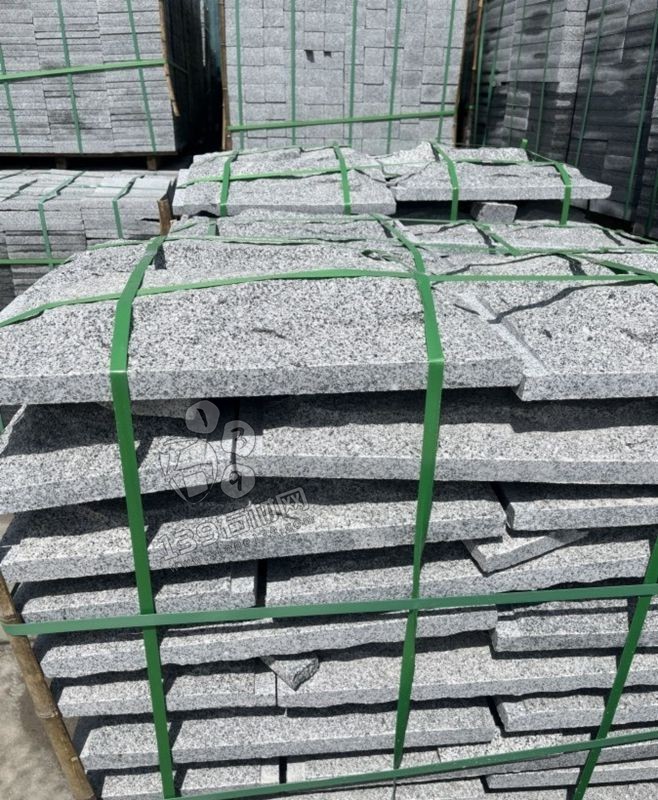 洪剛石業主要經營安徽芝麻黑(金寨黑花崗巖)路沿石、斧剁面、盲道石、蘑菇石等產品