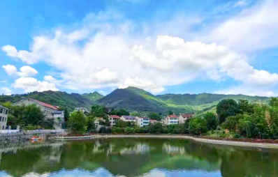 浙江桐廬鐘山鄉(xiāng):4坐石材礦山(芝麻黑)已全部關(guān)停,灰山白水到綠水青山變金山銀山 浙江桐廬石材