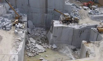 干貨分享給家里有礦的石材小伙伴:石材礦山開(kāi)采工藝與設(shè)備解析 石材礦山開(kāi)采工藝與設(shè)備解析