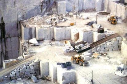 干貨分享給家里有礦的石材小伙伴:石材礦山開(kāi)采工藝與設(shè)備解析 石材礦山開(kāi)采工藝與設(shè)備解析