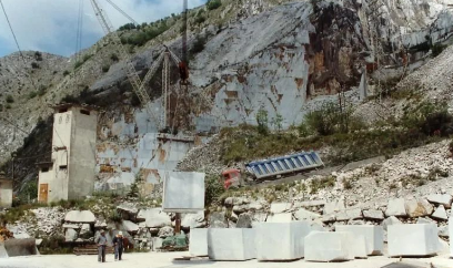 干貨分享給家里有礦的石材小伙伴:石材礦山開(kāi)采工藝與設(shè)備解析 石材礦山開(kāi)采工藝與設(shè)備解析