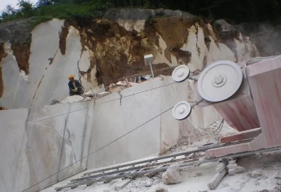 干貨分享給家里有礦的石材小伙伴:石材礦山開(kāi)采工藝與設(shè)備解析 石材礦山開(kāi)采工藝與設(shè)備解析