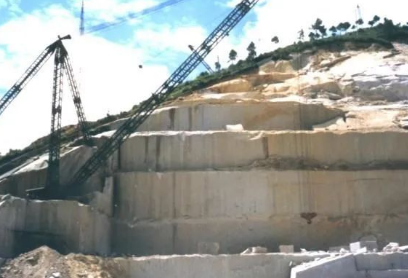 干貨分享給家里有礦的石材小伙伴:石材礦山開(kāi)采工藝與設(shè)備解析 石材礦山開(kāi)采工藝與設(shè)備解析