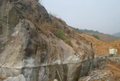 干貨分享給家里有礦的石材小伙伴:石材礦山開(kāi)采工藝與設(shè)備解析 石材礦山開(kāi)采工藝與設(shè)備解析