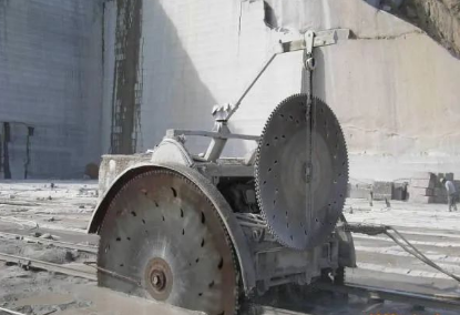 干貨分享給家里有礦的石材小伙伴:石材礦山開(kāi)采工藝與設(shè)備解析 石材礦山開(kāi)采工藝與設(shè)備解析