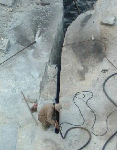 干貨分享給家里有礦的石材小伙伴:石材礦山開(kāi)采工藝與設(shè)備解析 石材礦山開(kāi)采工藝與設(shè)備解析