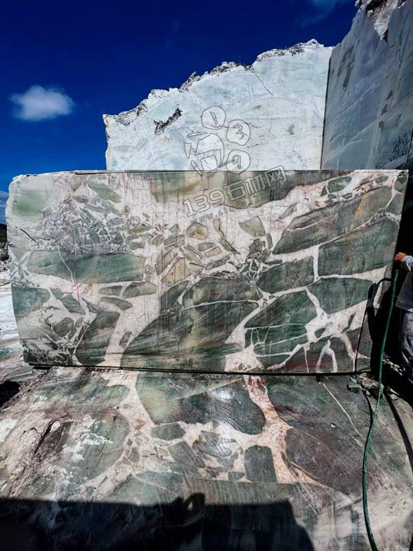 冰川翡翠:潔白無瑕與貴氣天成