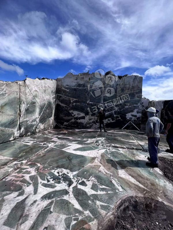 冰川翡翠:潔白無瑕與貴氣天成