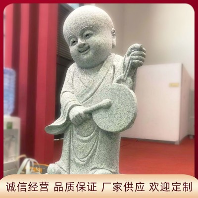 寺廟擺放各式各樣花崗巖小沙彌